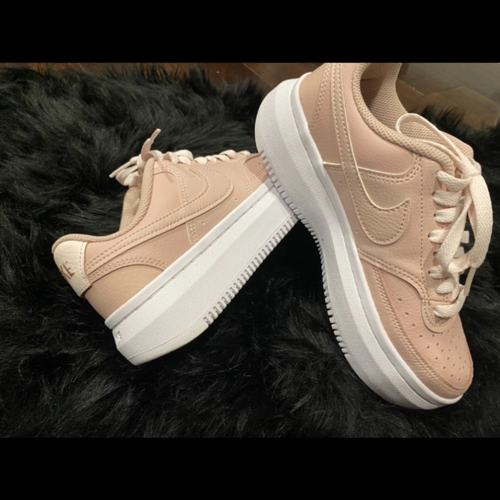 Platform Nike sneakers
